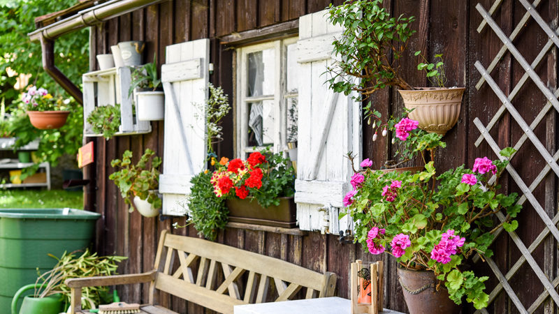 Ein kleines Paradies im Grünen: Das Gartenhaus als urige Schlafstätte für Abenteurer