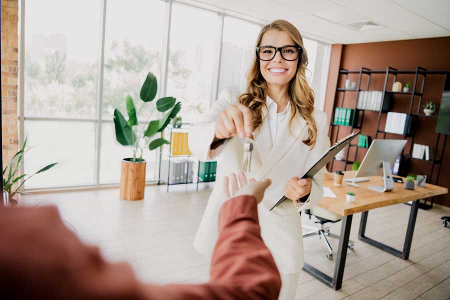 Die optimale Büroeinrichtung für Immobilienmakler: funktional und repräsentativ